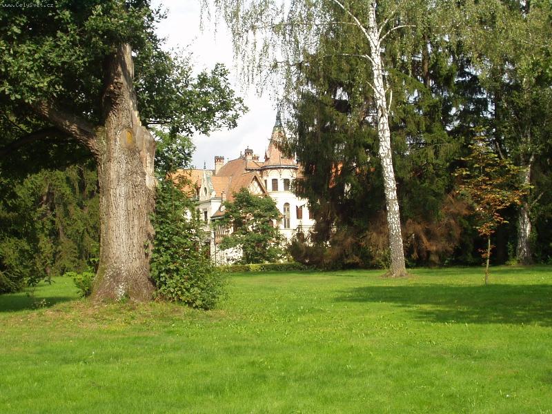 Foto: Z�mek Le�n�-V�let za pozn�n�m