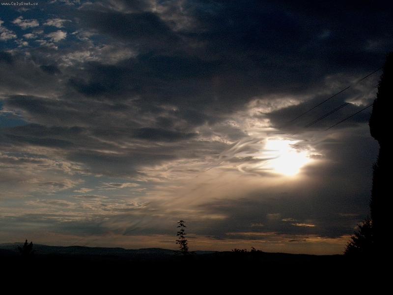 Foto: P�ed bou�kou...-i tohle m��e b�t kr�sn�...