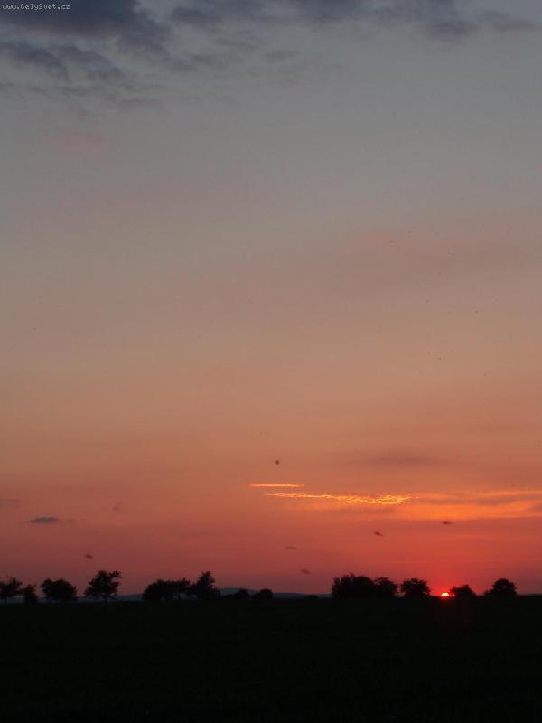 Foto: Z�pad slunce nad Opo�nem-Fotografie po��zen� p�i z�padu slunce nad Opo�nem pod Orl.h.