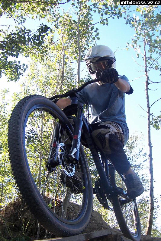 Foto: l�vka freeride-p�ejezd 10cm �irok� l�vky p�es roklinu