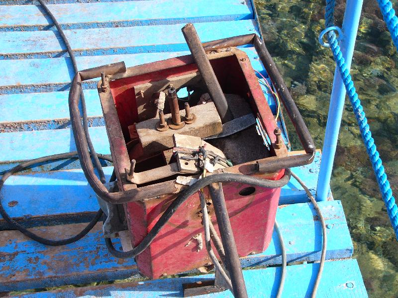 Foto: technick� z�zrak 21 stolet�-Sva�e�ka na pl�i,p��vodn� kabel nem�l z�str�ku a byl asi 5x spojovanej-takzvan� natvrdo.