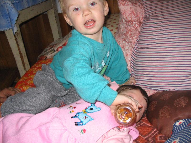 Foto: na�e vnou�ata-�as krmen�