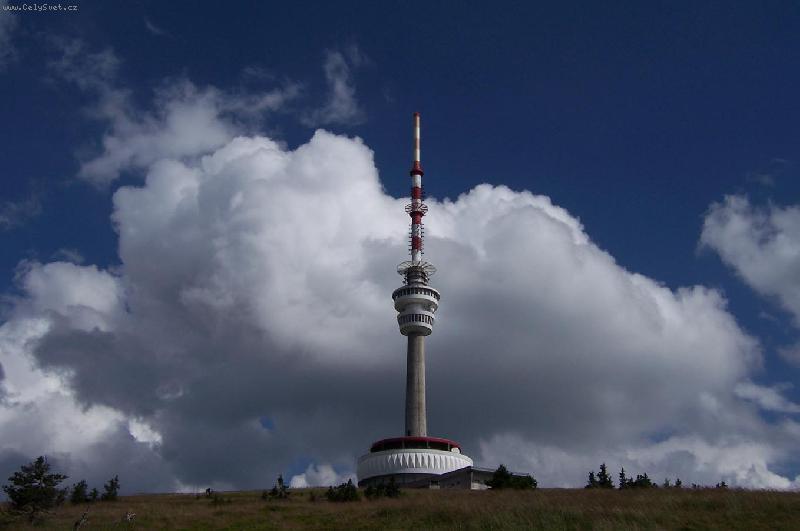 Foto: Vzne�en� Prad�d...-...vyj�me�n� nezahalen v mlze...