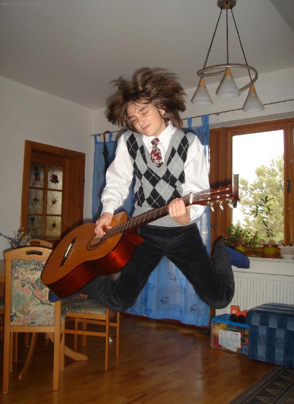 Foto: S kytarou do v��in �oubyznysu