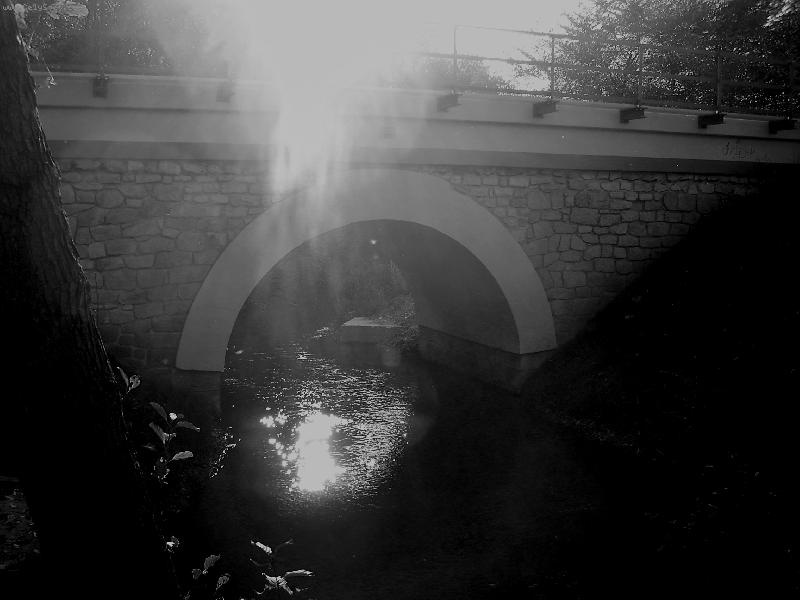 Foto: most p�es minulost..