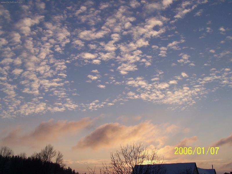 Foto: zimn� nebe-zimn� nebe s �erv�nky