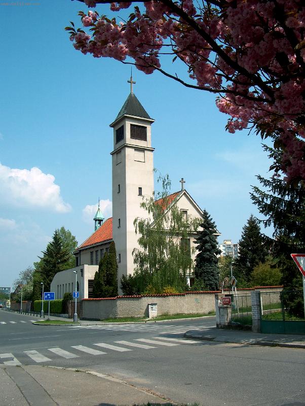 Foto: Kostel v Praze - Lhotce