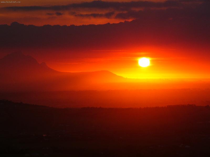 Foto: Rudy zapad slunce nad Kapskem v zime